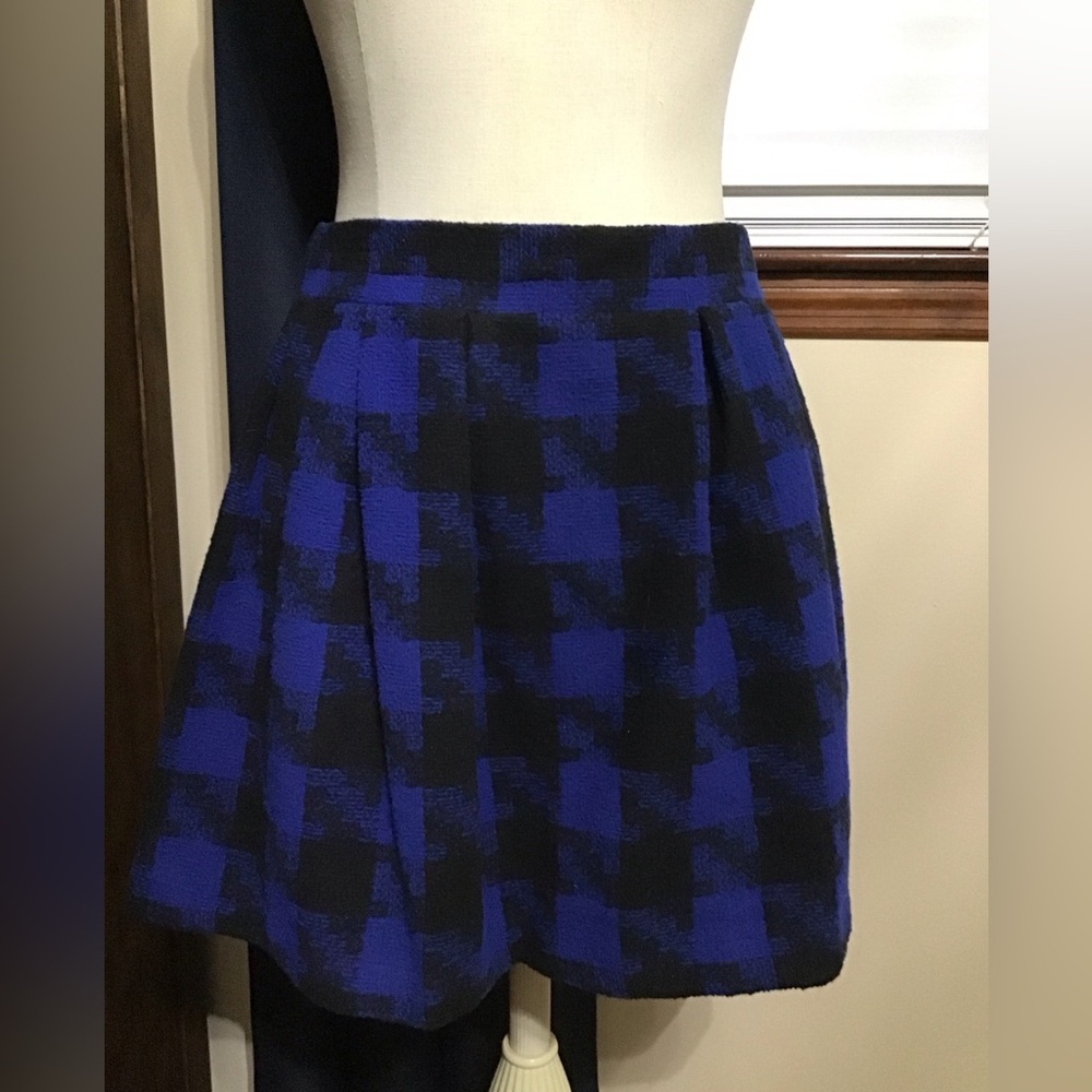 Women’s size XL Blue and Black Patterned Women's Skirt lily white